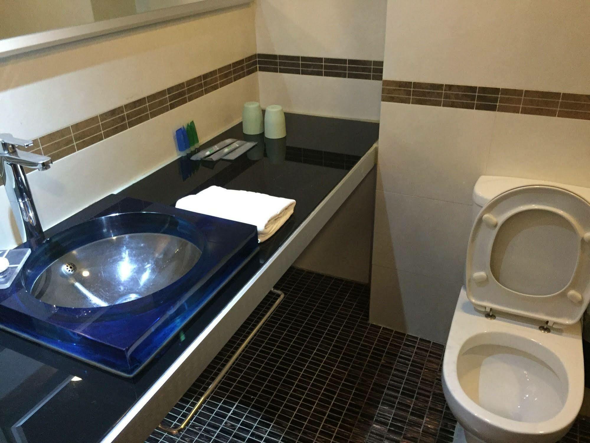 Pop Mong Kok Hotel